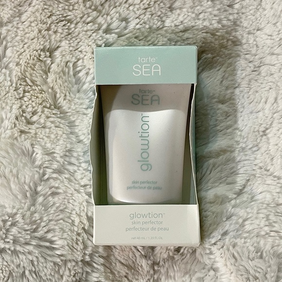 tarte SEA glowtion Skin Perfector, lit-from-within glow - Picture 5 of 7